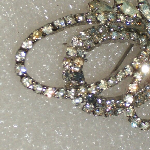 Vintage Prong Set Clear & Blue Rhinestone Brooch Perfect Condition 2 3/4\